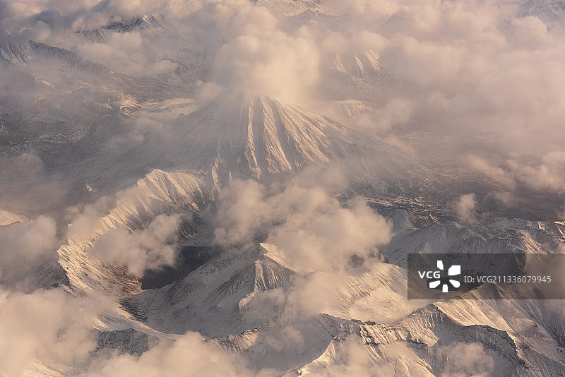 俄罗斯热门旅游目的地：堪察加半岛。 壮观的科里亚克火山。图片素材