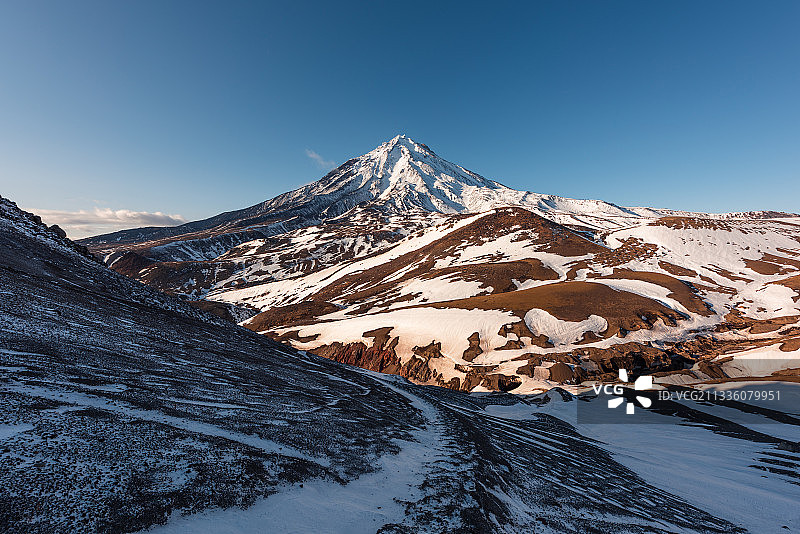 俄罗斯热门旅游目的地：堪察加半岛。 壮观的科里亚克火山。图片素材