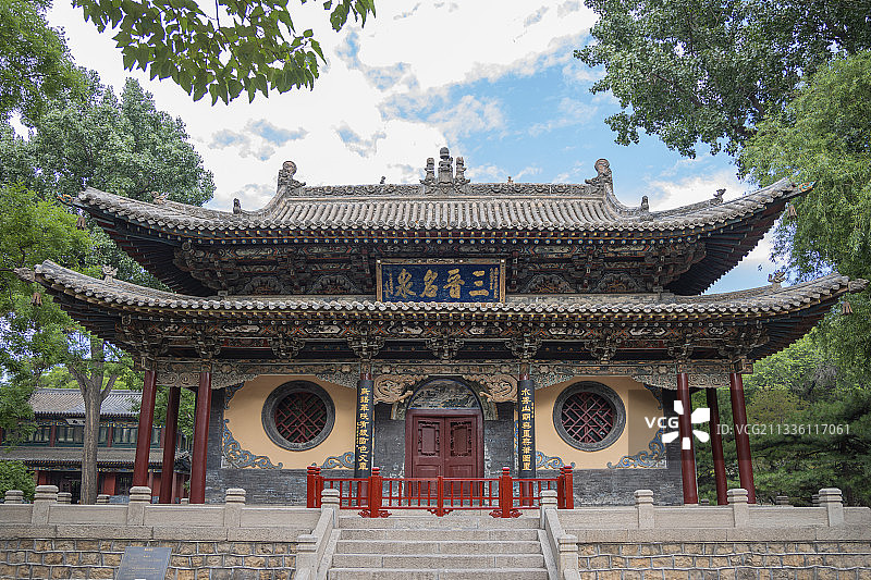 山西晋祠水镜台正面及三晋名泉匾额图片素材