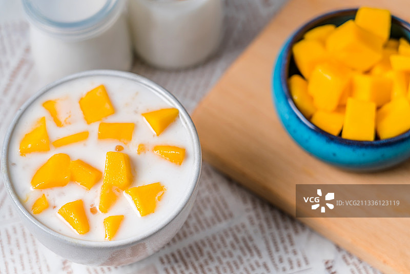 养颜甜品芒果椰汁西米露图片素材