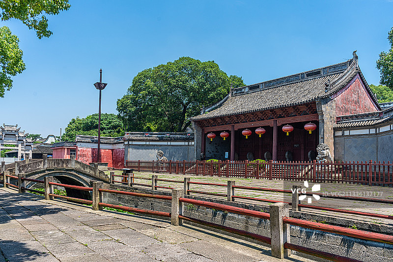 嘉兴海宁盐官古城老城盐官海塘蓝天图片素材