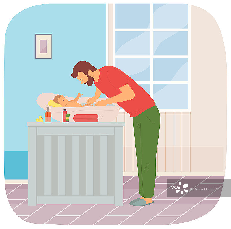 幸福的父爱：父亲给新生儿洗澡图片素材