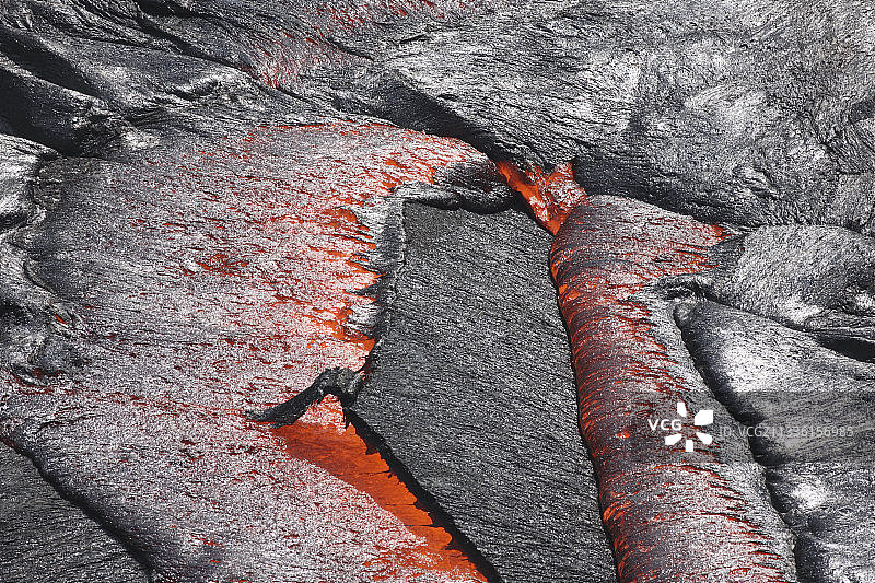 埃塞俄比亚熔岩湖中的熔岩流图片素材