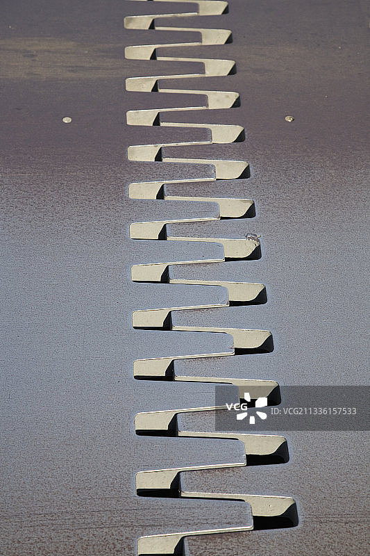 桥面上的伸缩缝图片素材