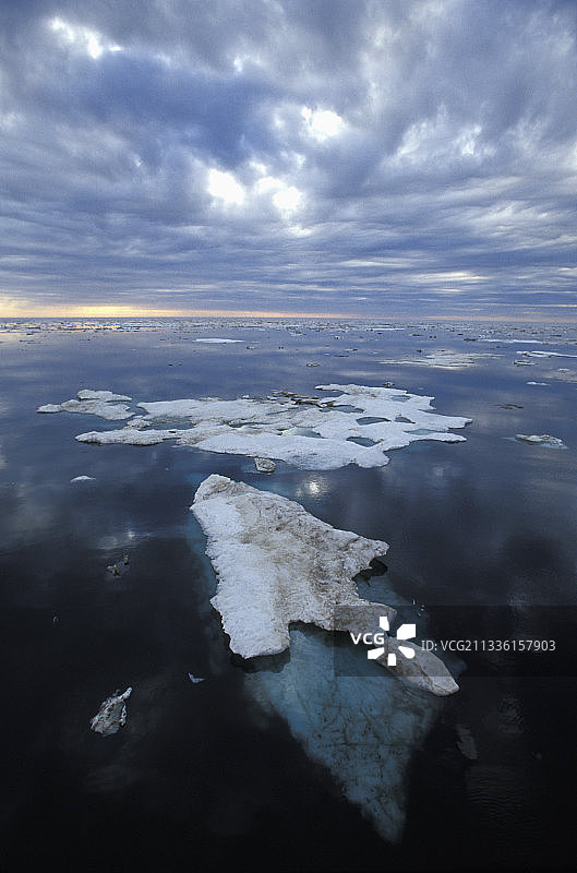 融化的碎冰块图片素材