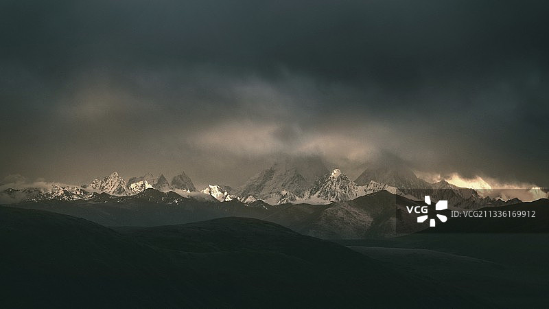 混沌初开图片素材