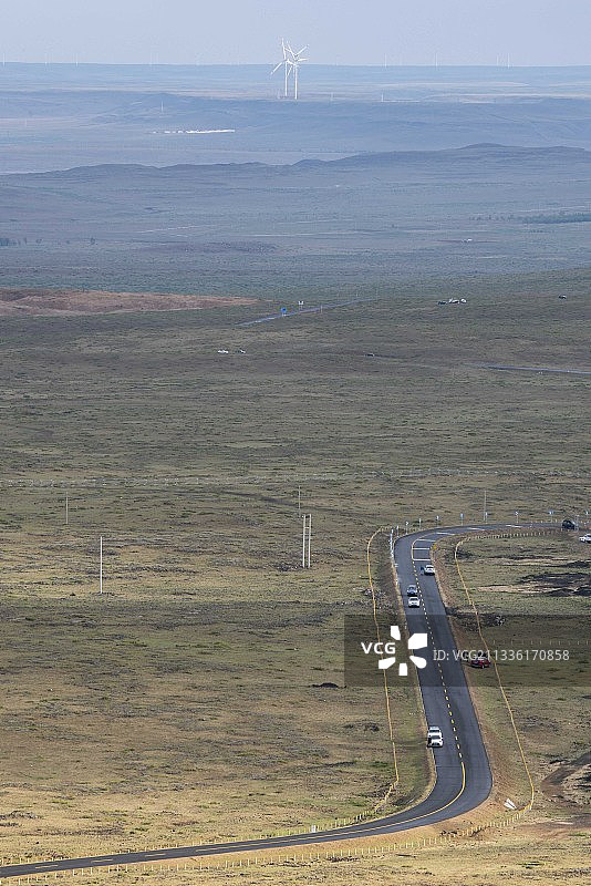 航拍高速公路平原内蒙古草原公路旅行自驾图片素材
