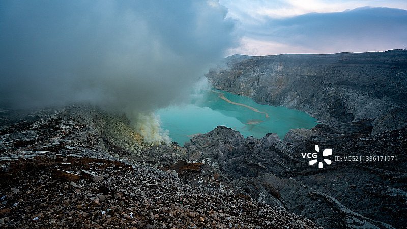 俯瞰伊真火山图片素材