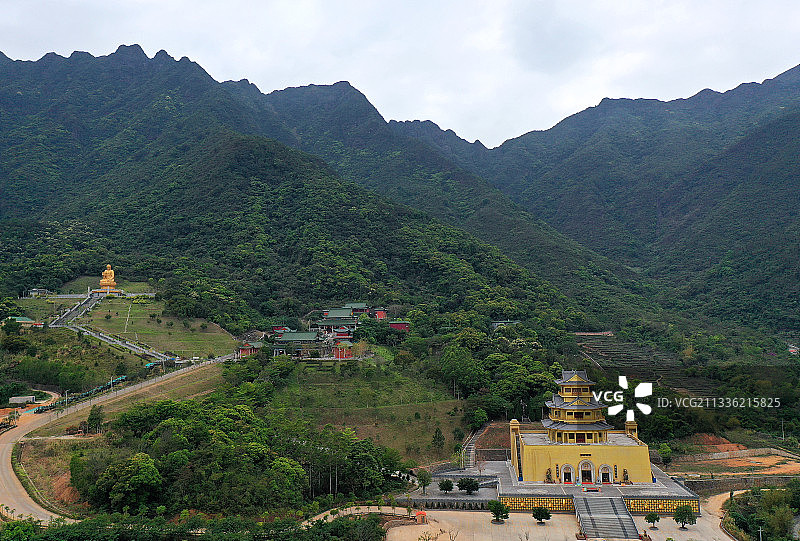广东省汕尾市海丰县海城镇莲花山森林公园鸡鸣寺航拍图片素材