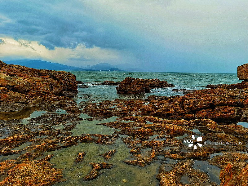 海那边又下大雨了图片素材