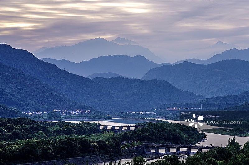 岷山与岷江图片素材