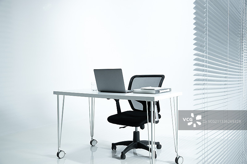 办公桌和电脑图片素材