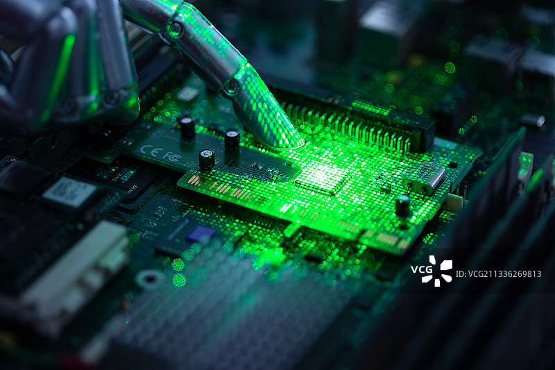 电路板芯片和机械手图片素材