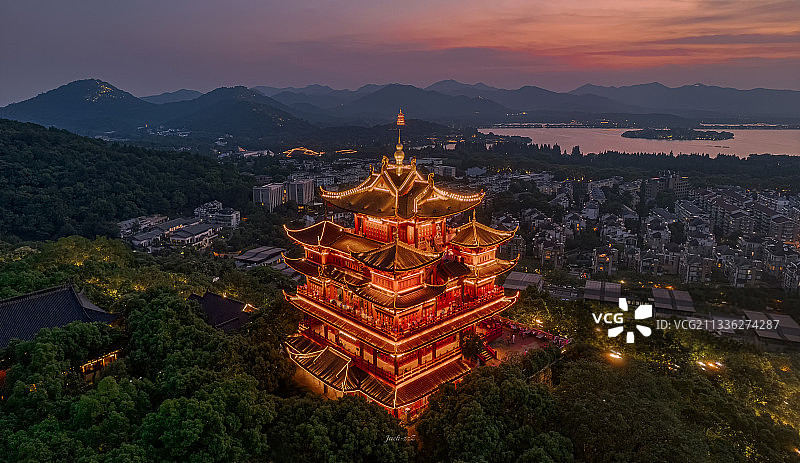 吴山之巅城隍阁，杭州经典景点，晚霞来临之际，空中以城隍阁图片素材