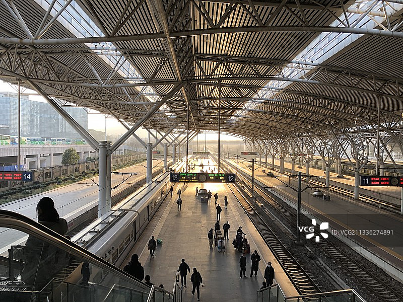 清晨的南京南站图片素材