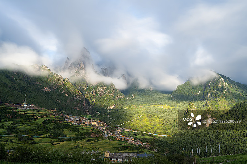 甘肃省迭部县扎尕那风格图片素材