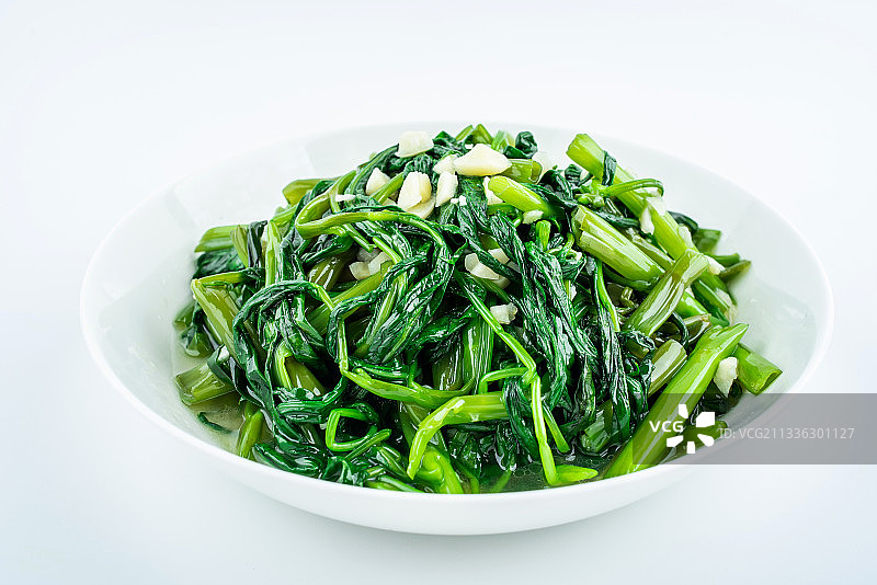 白背景上一碟蒜蓉空心菜图片素材