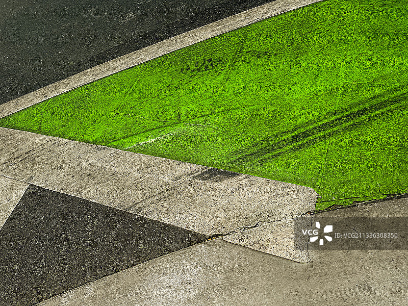 绿色自行车道道路抽象轮胎印记图片素材