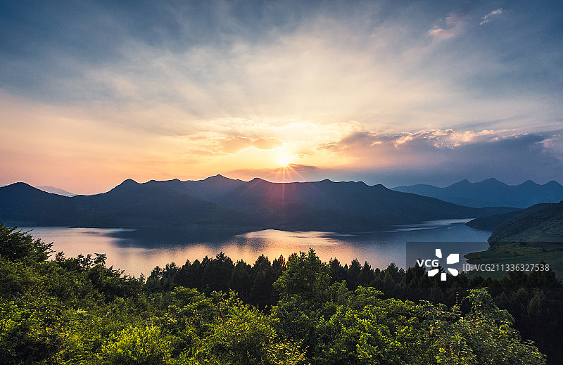 追逐晚霞图片素材