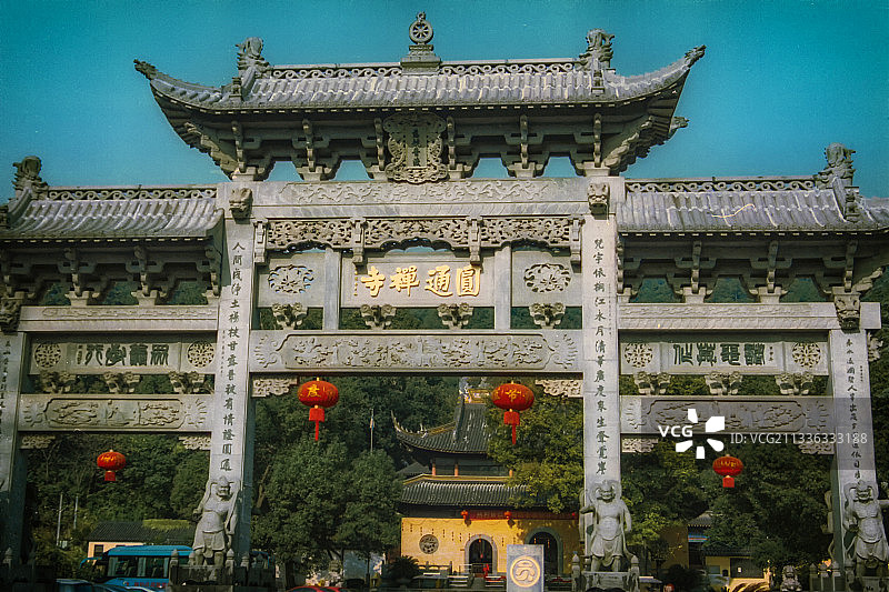 桐庐圆通寺，是两江一湖风景名胜区中规模最大的佛教胜地图片素材