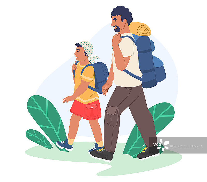 快乐的父亲和儿子一起徒步旅行图片素材