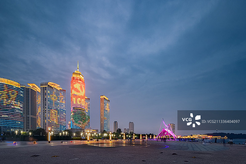 节日的滨海广场图片素材