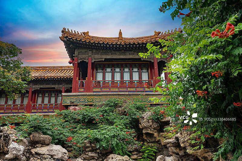 夏日里的故宫御花园养性殿图片素材