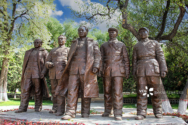 陕西省延安市枣园：五大书记雕像图片素材