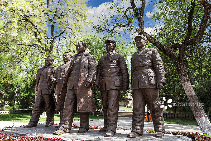 陕西省延安市枣园：五大书记雕像图片素材