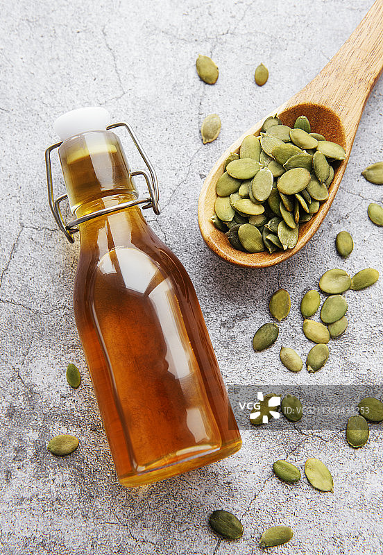 南瓜籽油瓶图片素材