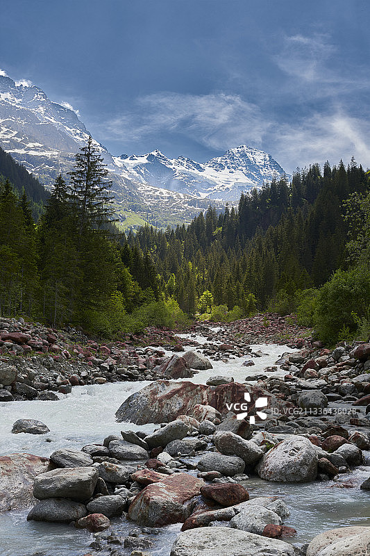 施特歇尔贝格山脉河流风光图片素材