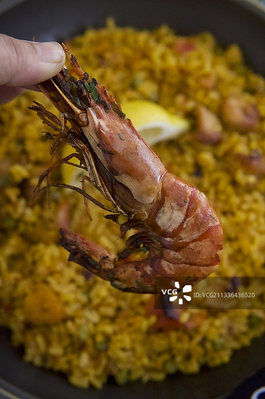 埃因霍温大虾海鲜饭和面包图片素材