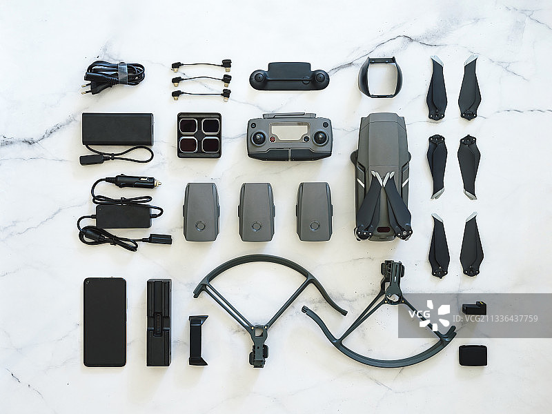 桌子上各种物品的俯视图图片素材