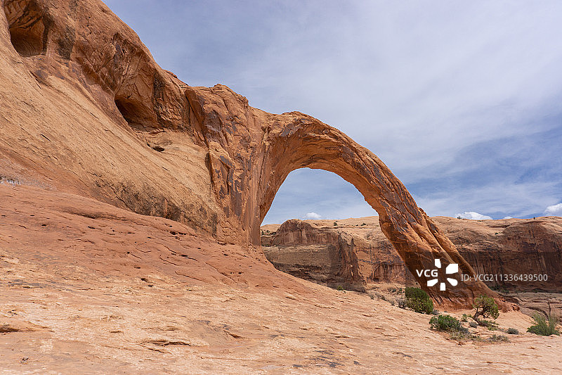 犹他州摩押岩层仰视角度图片素材