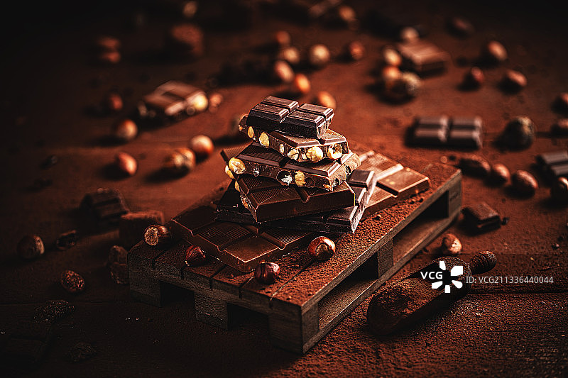 榛子黑巧克力棒塔图片素材