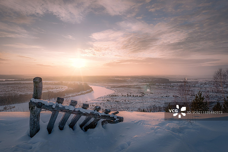 俄罗斯日落时分的雪景风光图片素材