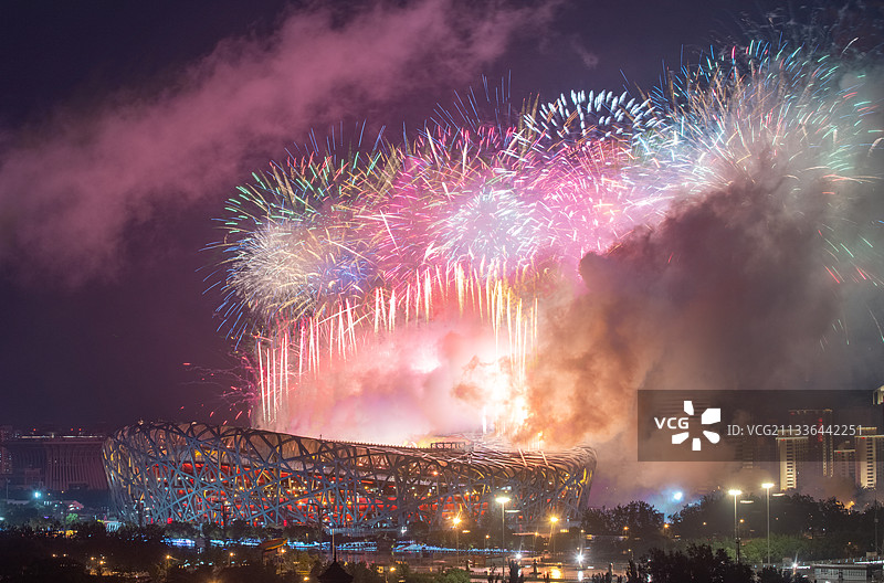 庆祝建党100周年鸟巢烟花彩排图片素材