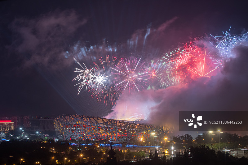 庆祝建党100周年鸟巢烟花彩排图片素材