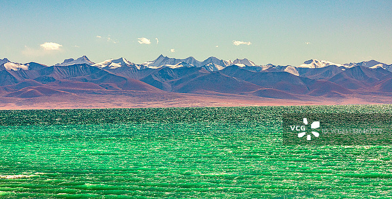 白天的纳木措与念青唐古拉山图片素材