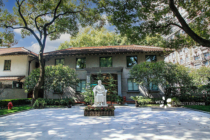 上海宋庆龄故居：宋庆龄雕像图片素材