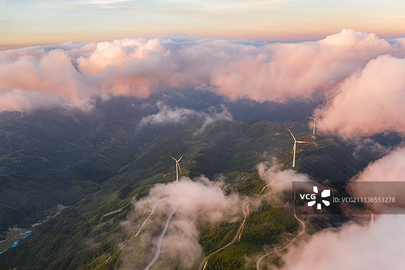 广西桂林资源县金紫山十里平坦风力发电场图片素材