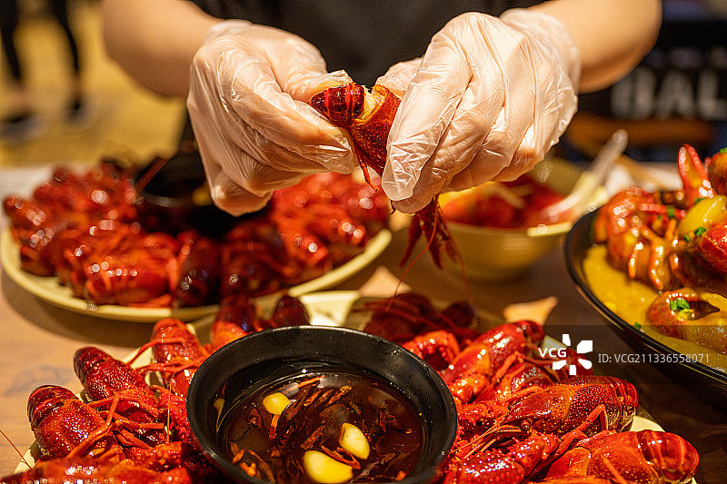 夏季中国传统美食清蒸小龙虾图片素材