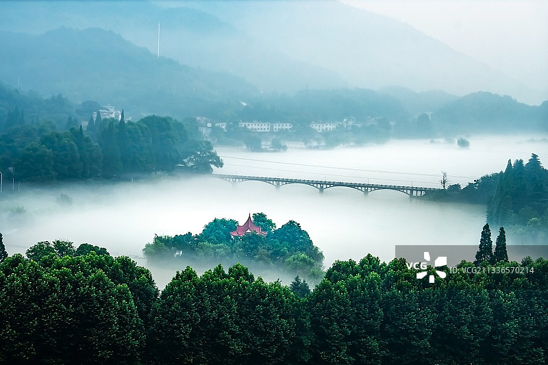 花亭湖晨雾图片素材