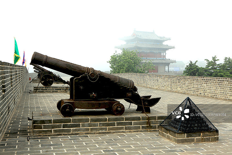 中国山东蓬莱水城城墙与炮台图片素材