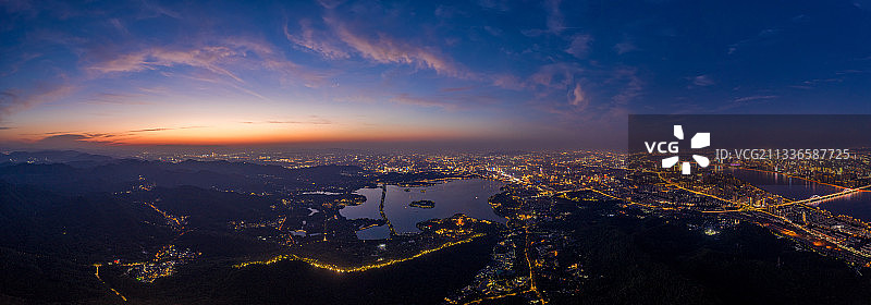 城市天际线夜景全景航拍图片素材