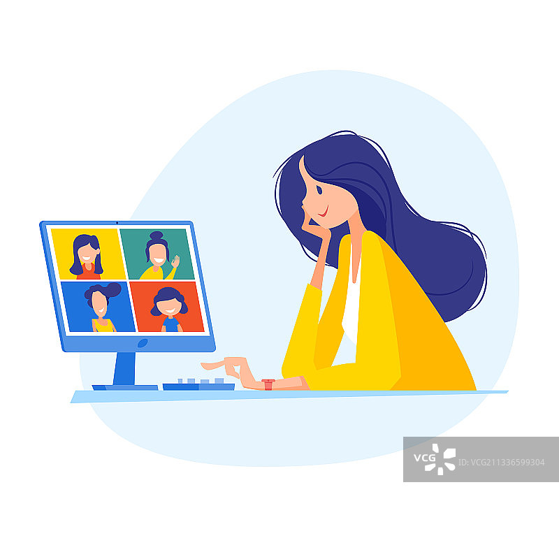 女人坐在笔记本电脑前与同事洽谈图片素材