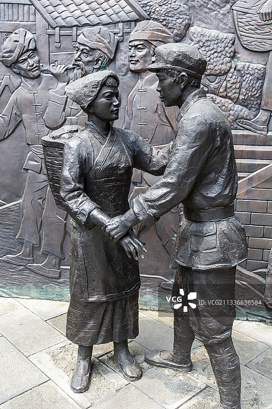 贵州省遵义市娄山关红军长征军民情雕像图片素材