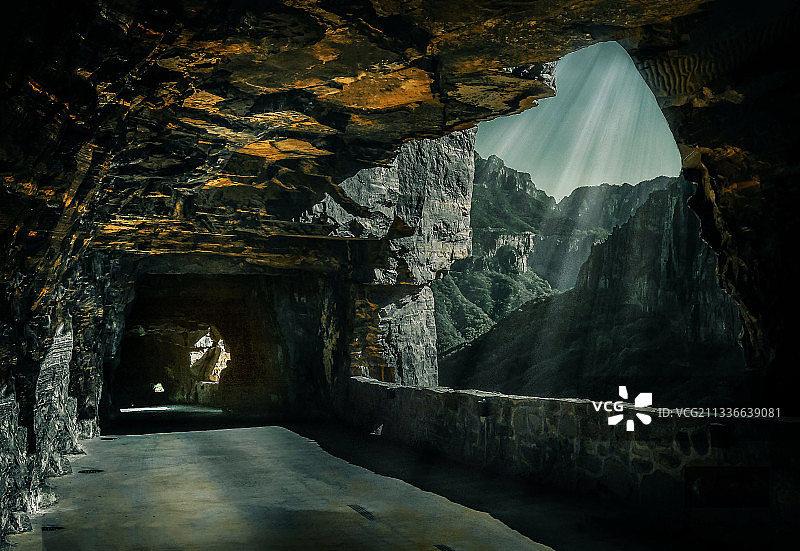 郭亮绝壁公路图片素材