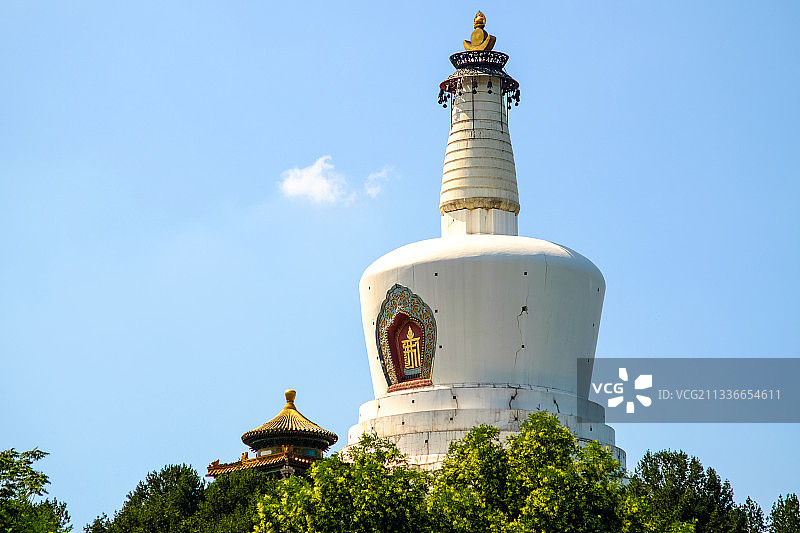 北京北海公园永安寺白塔图片素材