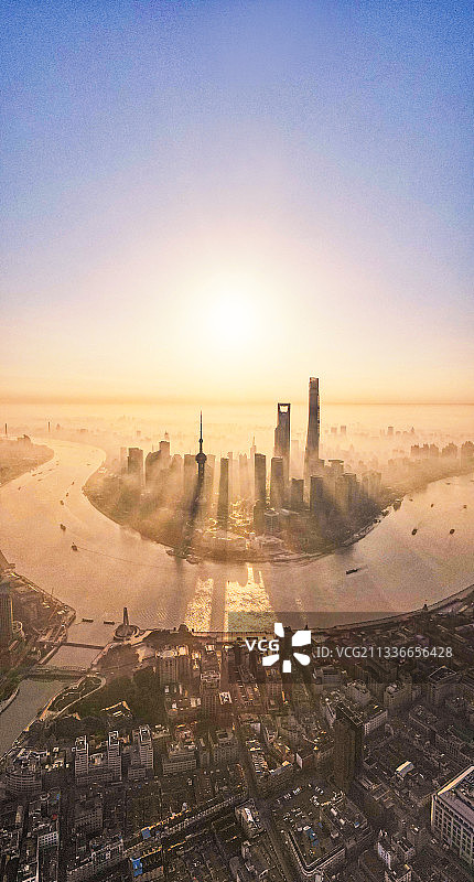 航拍上海浦东东方明珠陆家嘴三件套城市风光全景图片素材